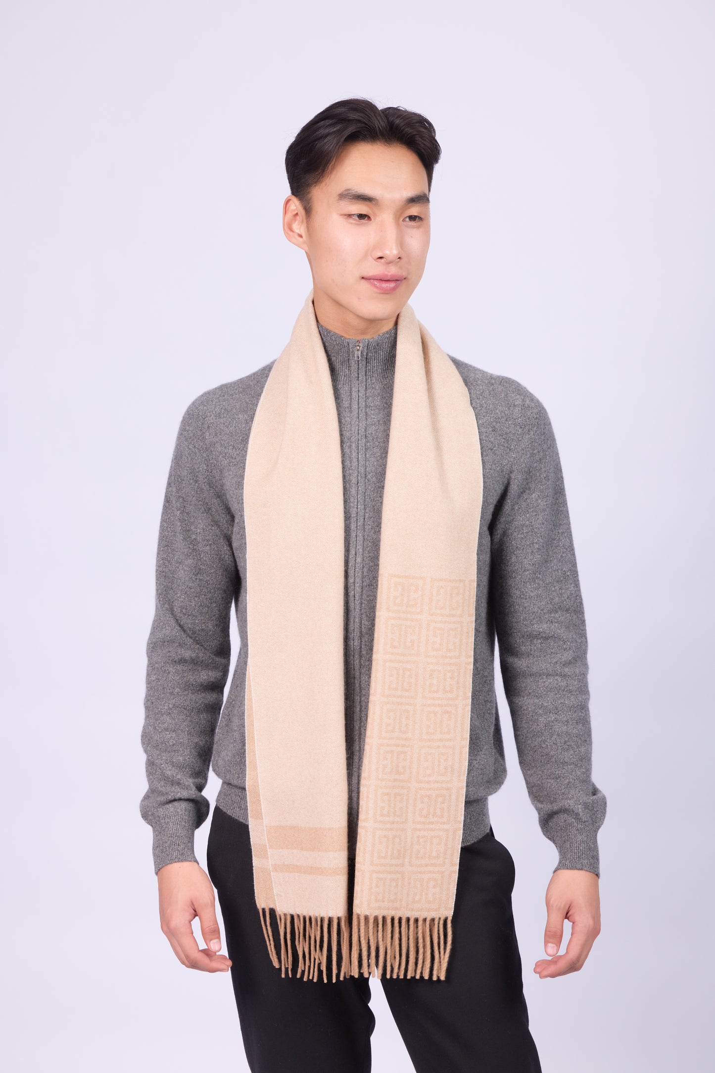 This scarf is a unisex 100% cashmere woven scarf, featuring a classic plaid pattern.